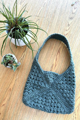 Not So Granny Bag (Crochet) thumbnail