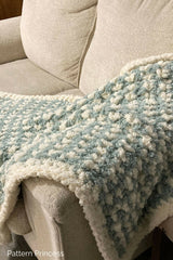 Blue and cream blanket thumbnail