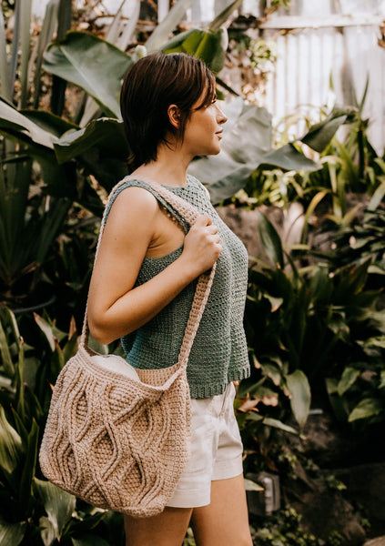 おさる　y.a.r.n. original shoulder bag Crochet Kit - Lille Cabled Shoulder Bag – Lion Brand Yarn