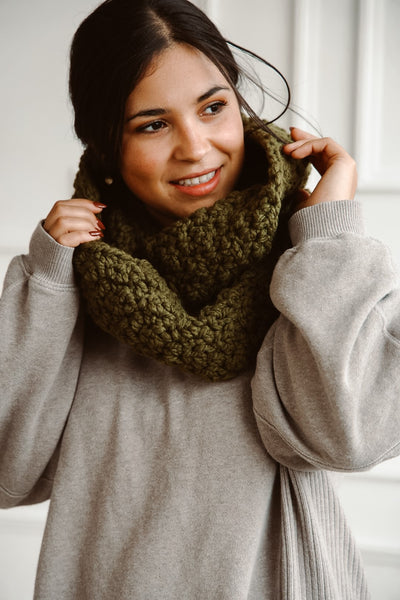 Crochet Kit - Nollie Infinity Scarf & Cowl – Lion Brand Yarn