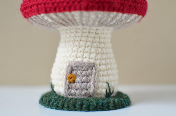 Mushroom House (Crochet) – Lion Brand Yarn