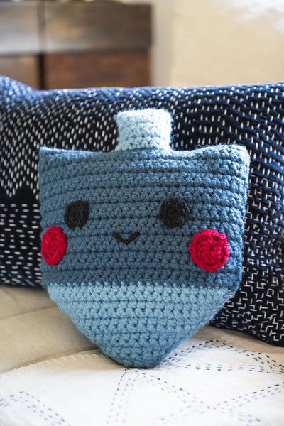 Dreidel Pillow (Crochet) – Lion Brand Yarn