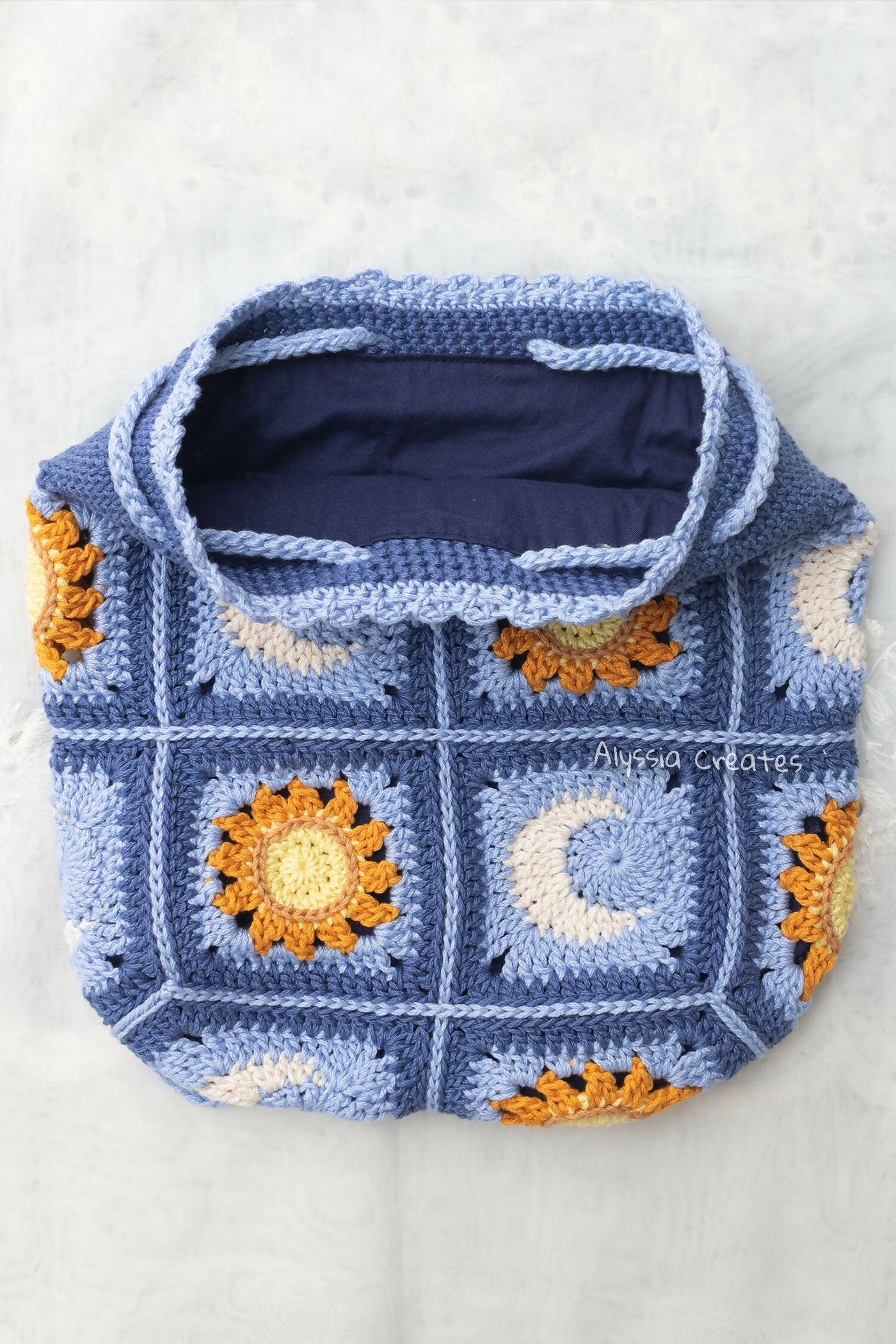 Crochet Drawstring Backpack in Beige & Blue Minimalist Crochet Drawstring Backpack Pattern main image 3