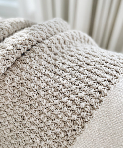 Lion Brand Yarn – Filato Fai Da Te Che Si Illumina Al Buio, Colore Naturale/Bianco, 100% Poliestere, Peso Medio