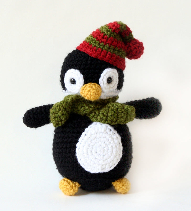 Amigurumi Holiday Penguin (Crochet)