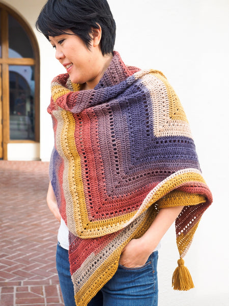 CoCo　【極美品】LEONARD アニマル柄 ラグランスリーブ Aライン Crochet Kit - Adirondack Wrap – Lion Brand Yarn