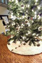 Farmhouse Christmas Tree Skirt (Crochet) thumbnail