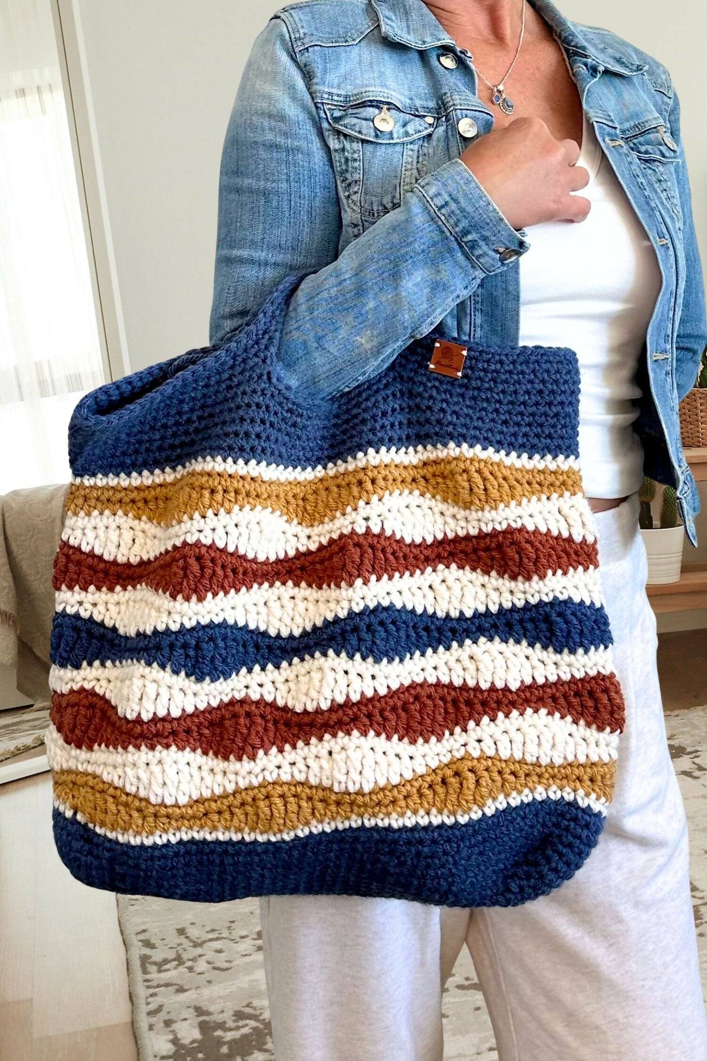 Amelia Tote Bag (Crochet) – Lion Brand Yarn Aime Leon Dore Crochet 