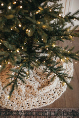 Snow Flurry Tree Skirt (Crochet) thumbnail