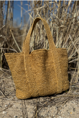 Tote in sand  thumbnail