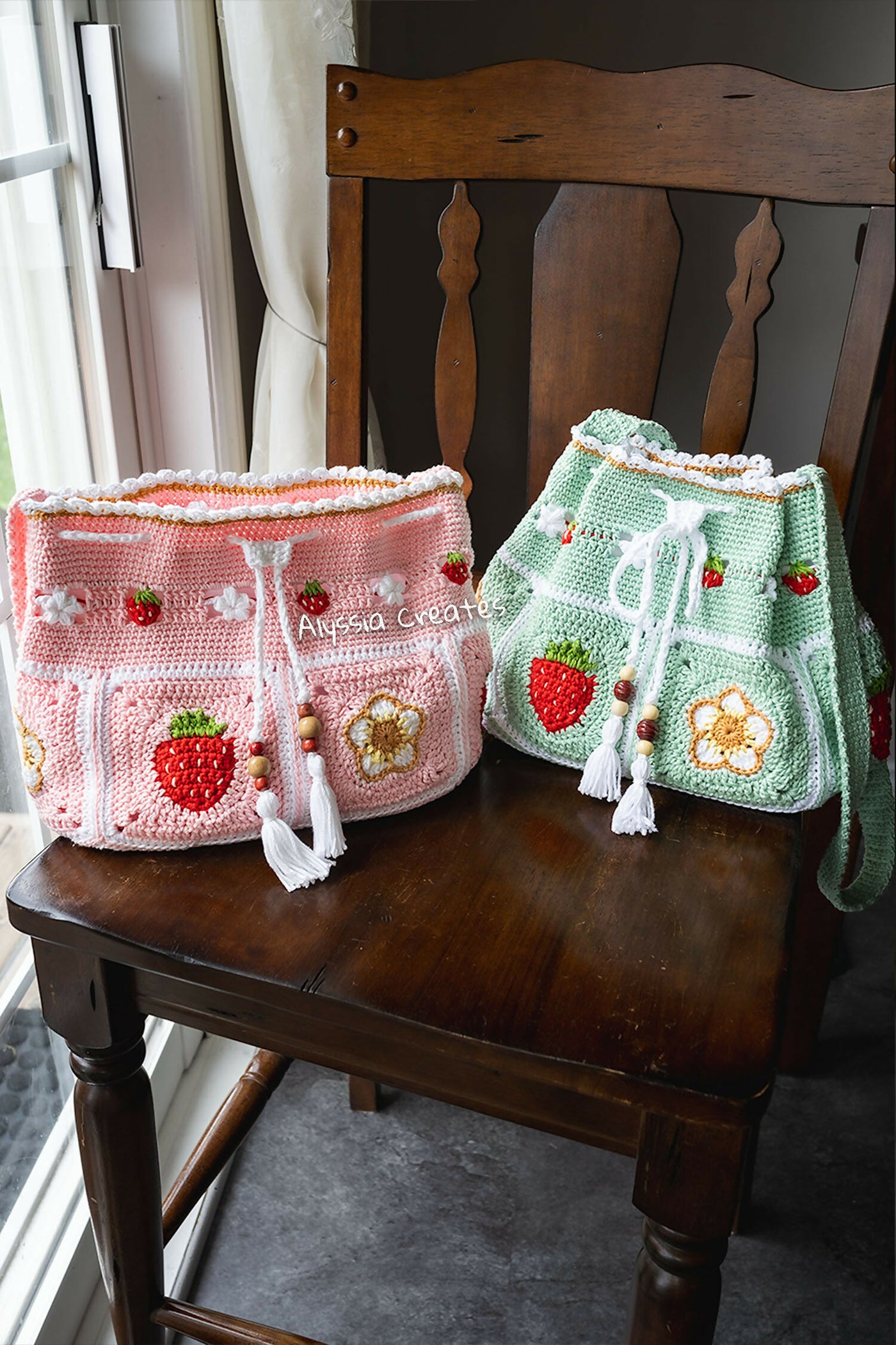 Strawberry Drawstring Crossbody Bag (Crochet) – Lion Brand Yarn