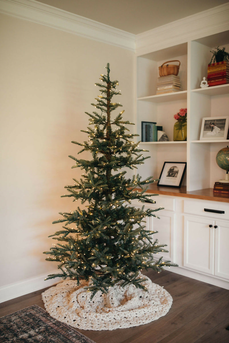 Snow Flurry Tree Skirt (Crochet) – Lion Brand Yarn