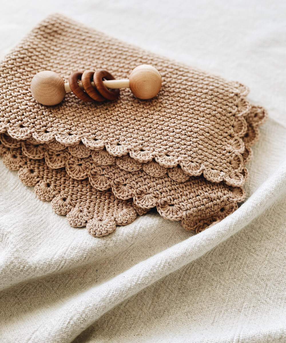 Crochet Kit - Acorn Blanket – Lion Brand Yarn