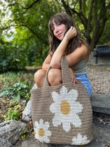 Crochet Kit - Daisy Day Tote thumbnail