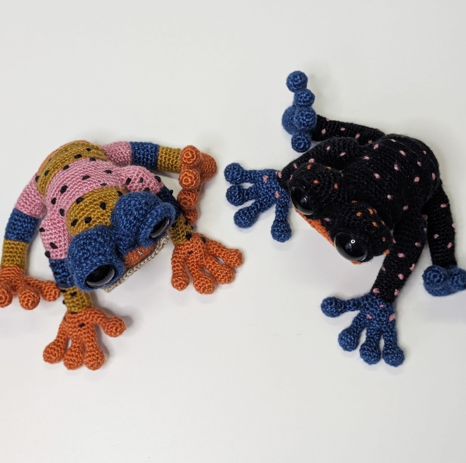 Crochet Kit - Herbert & Gerbert Spotted Frogs – Lion Brand Yarn