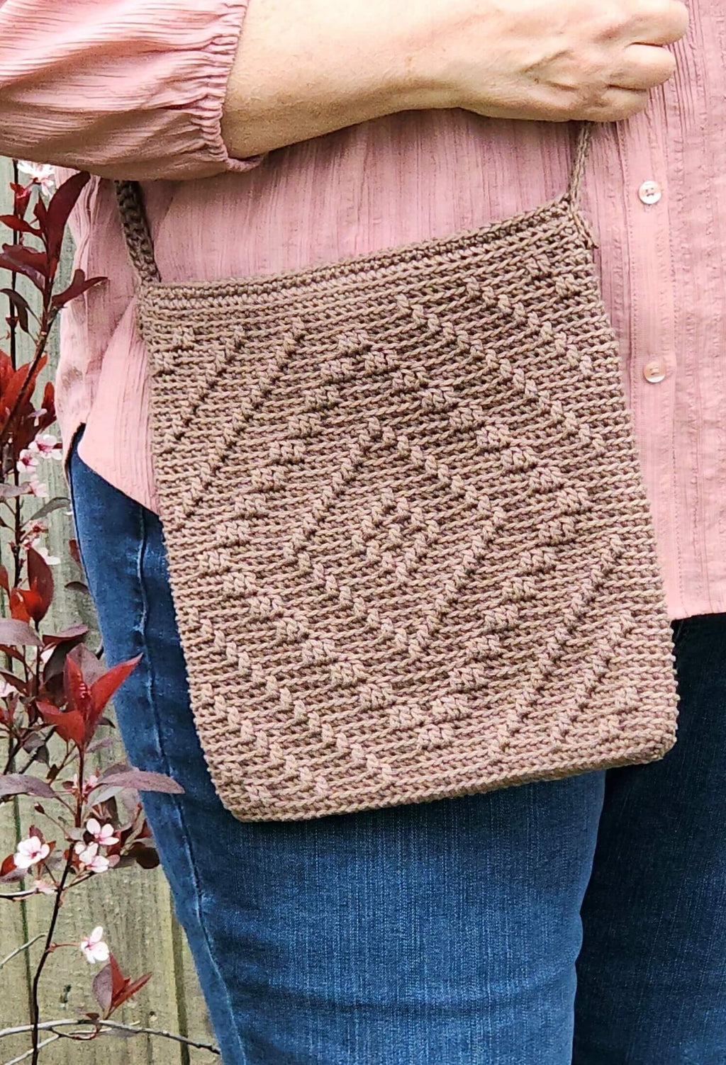 Crochet Kit - Diamond Peaks Crossbody Bag – Lion Brand Yarn