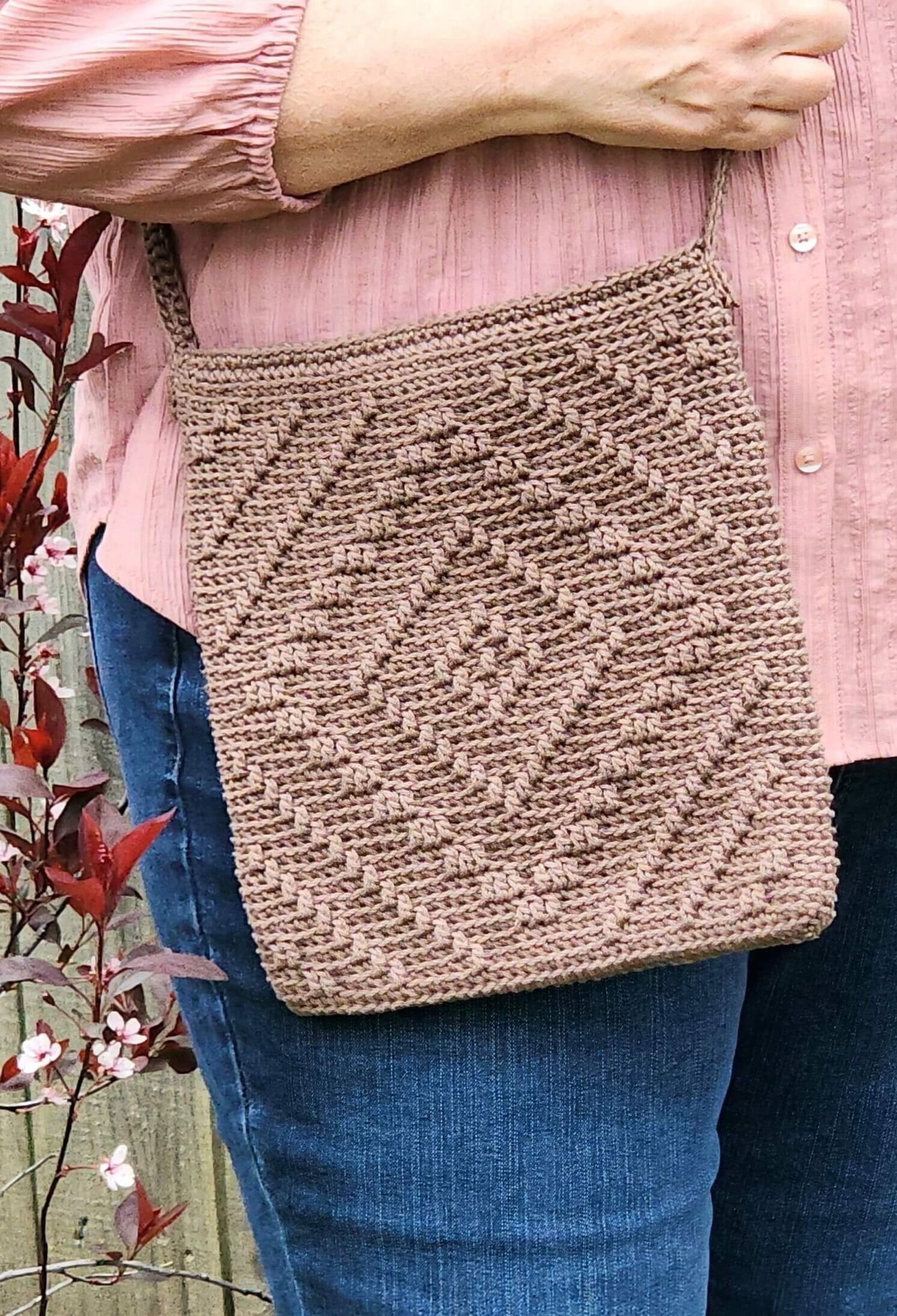 Crochet Kit - Diamond Peaks Crossbody Bag – Lion Brand Yarn