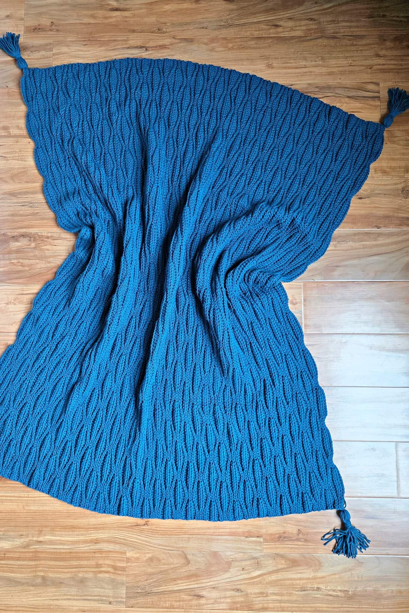 Crochet Kit - Coastal Waves Blanket – Lion Brand Yarn