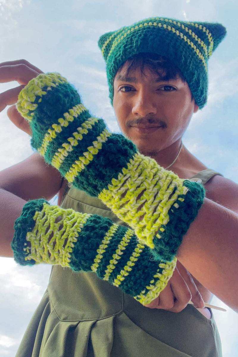 Crochet Kit - Merak Glow in the Dark Gloves & Bonus Hat – Lion Brand Yarn