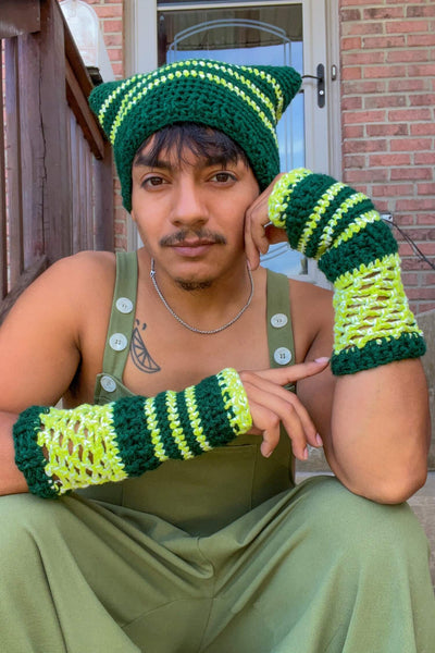 Crochet Kit - Merak Glow in the Dark Gloves & Bonus Hat – Lion Brand Yarn