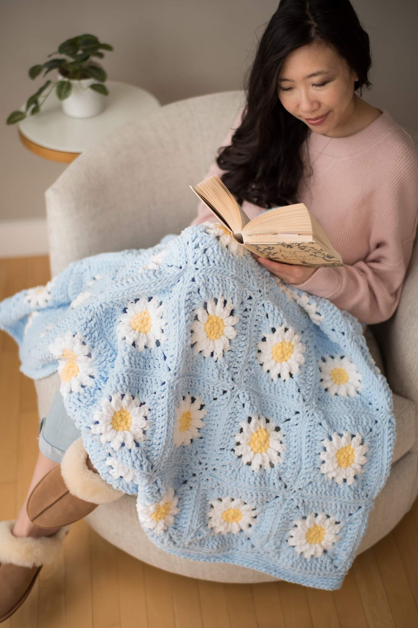 Crochet Kit - Plush Daisy Blanket – Lion Brand Yarn