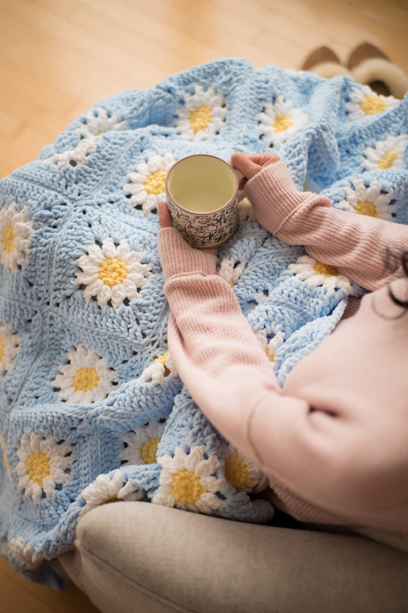 Crochet Kit - Plush Daisy Blanket – Lion Brand Yarn