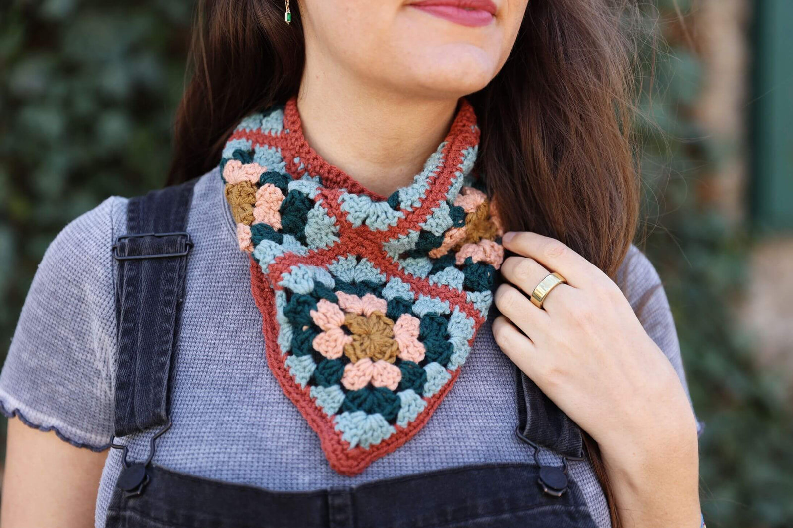 Duo Granny Bandana (Crochet) – Lion Brand Yarn