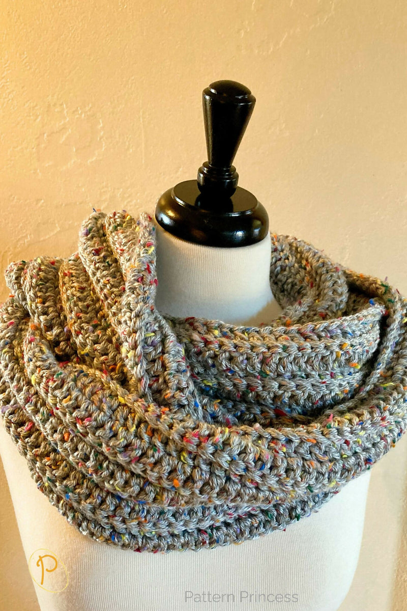 Chunky Tweed Infinity Scarf (Crochet) – Lion Brand Yarn