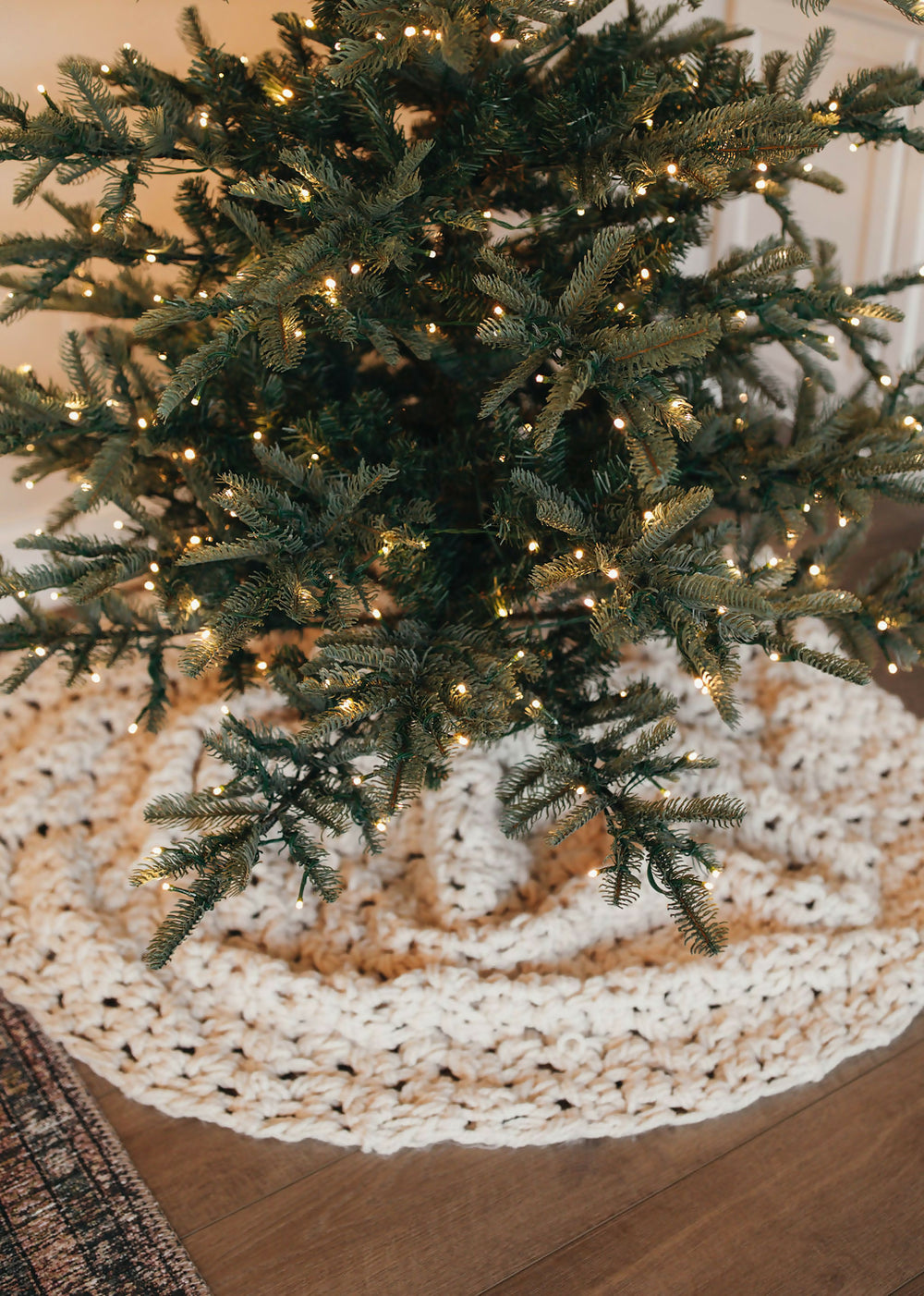 Snow Flurry Tree Skirt (Crochet) – Lion Brand Yarn