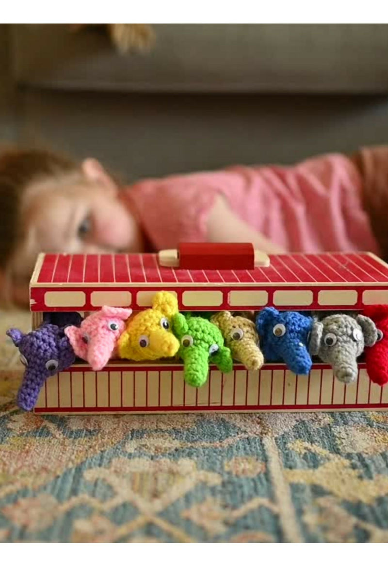 Elephant finger puppet LB (1)