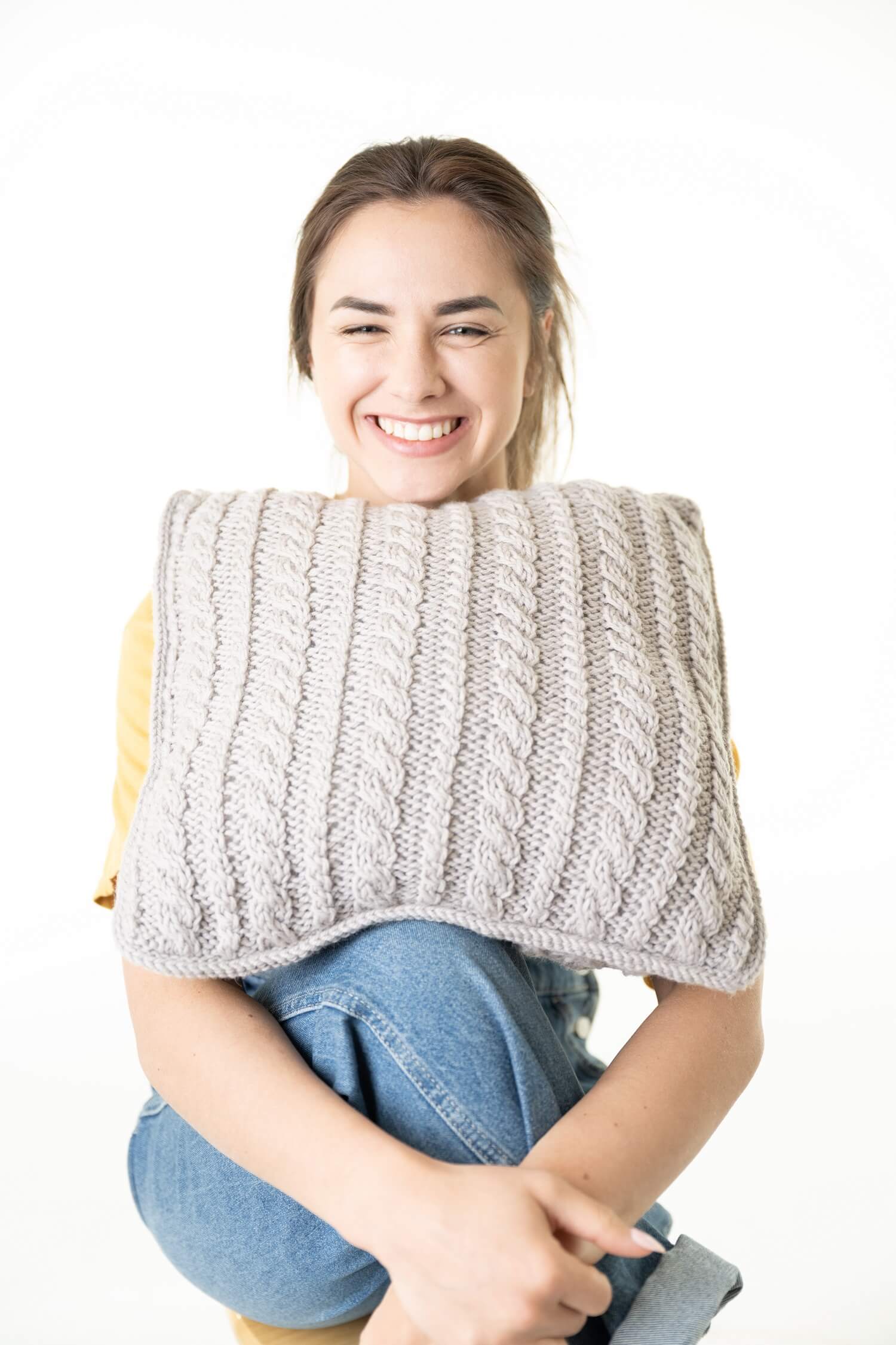 Cable knit pillow knit lion brand yarn