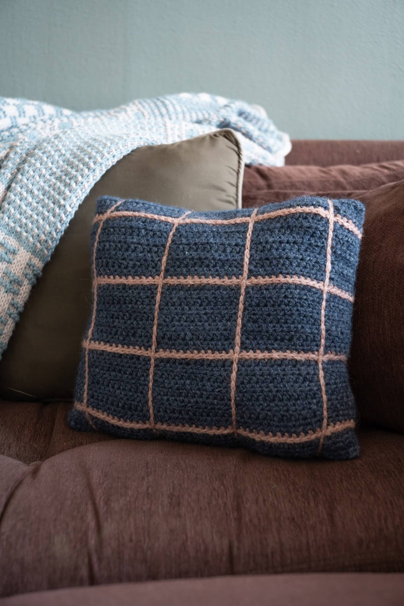 Plaid Pillow (Crochet)