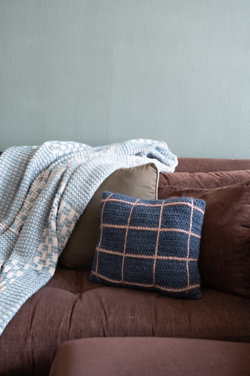 Plaid Pillow (Crochet)