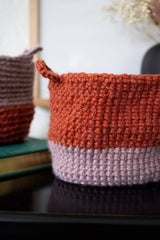 Two-Color Basket (Crochet) thumbnail