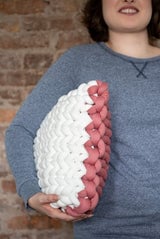 Two-Color Pillow (Knit) thumbnail