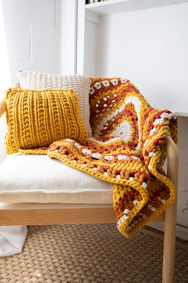 Easy Pillow (Knit)