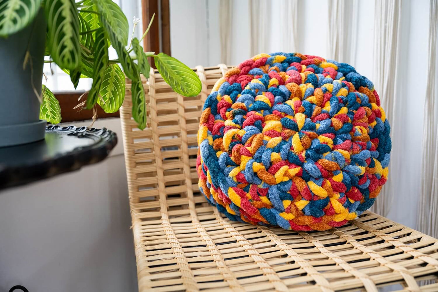 Circle Cushion (Crochet) – Lion Brand Yarn