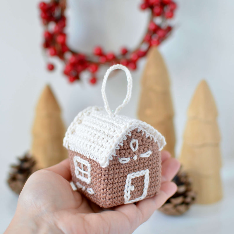 Gingerbread House Ornament (Crochet)