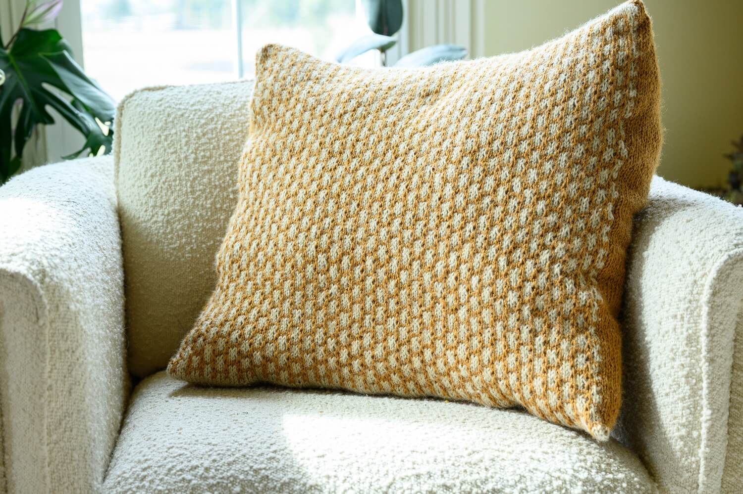 Chain Link Pillow (Knit) – Lion Brand Yarn