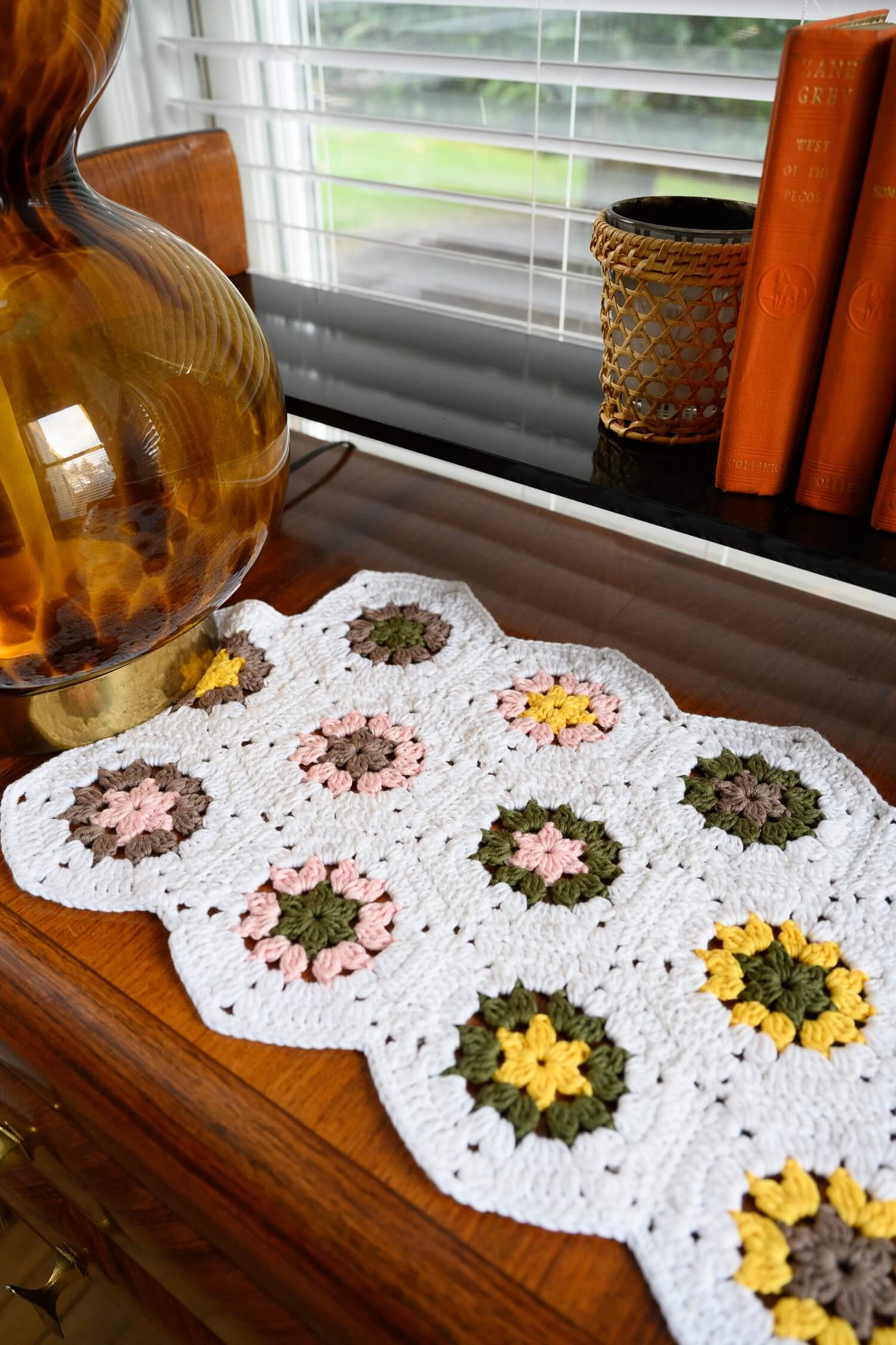 Hexagon Table Runner (Crochet) – Lion Brand Yarn