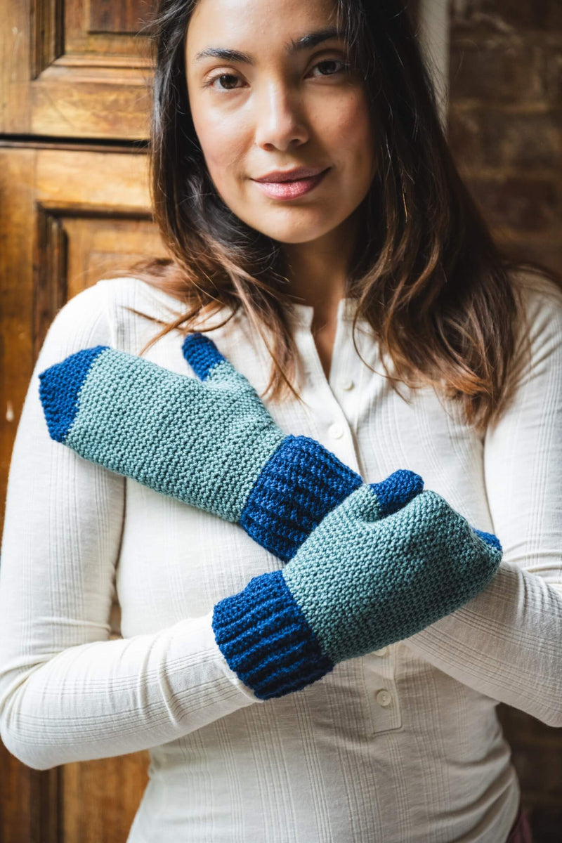 Colorplay Mittens (Crochet) – Lion Brand Yarn