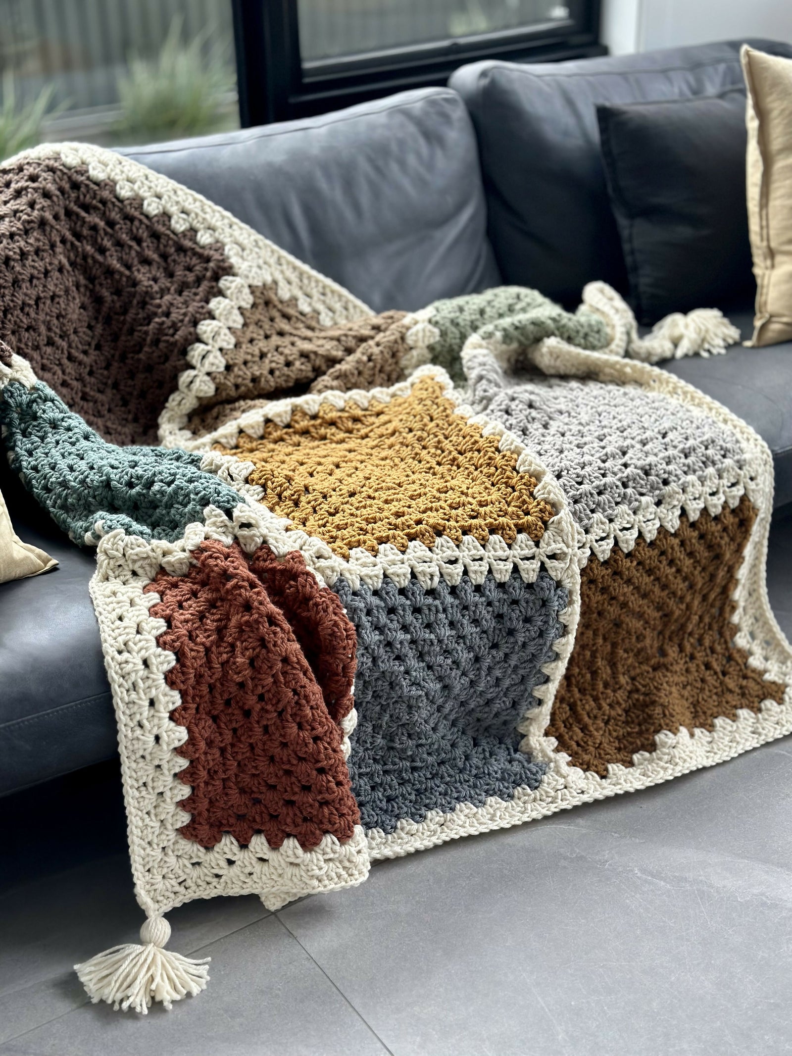 9 Square Granny Throw (Crochet) – Lion Brand Yarn