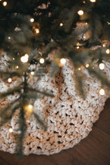 Snow Flurry Tree Skirt (Crochet) thumbnail