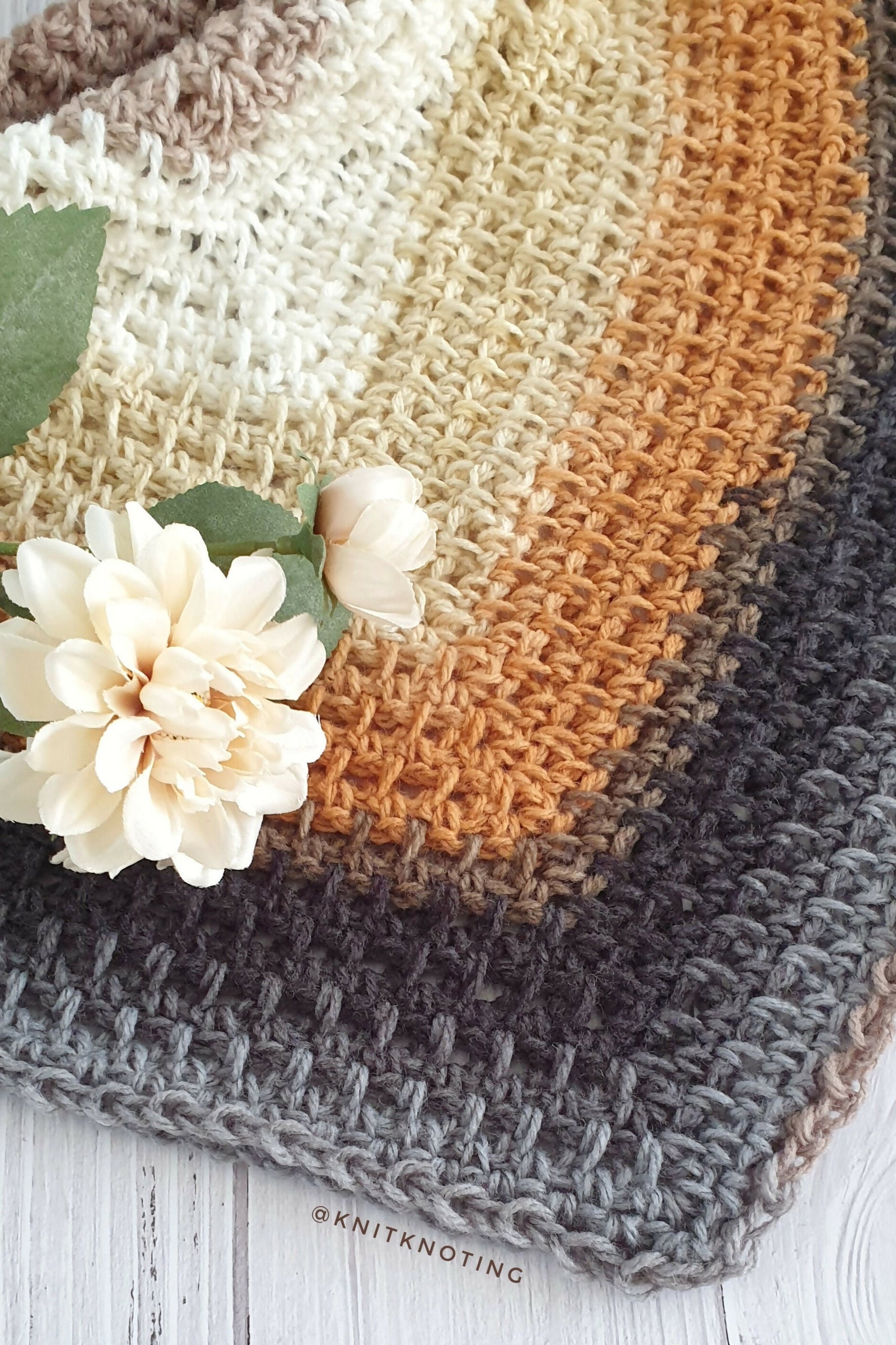 Lazy Days Triangle Scarf (Crochet) – Lion Brand Yarn