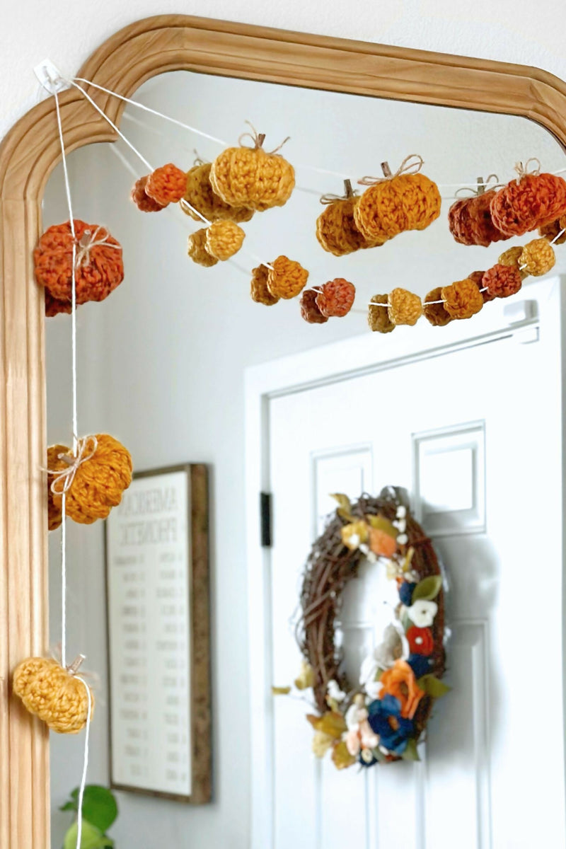 Pumpkin Garland (Crochet) – Lion Brand Yarn