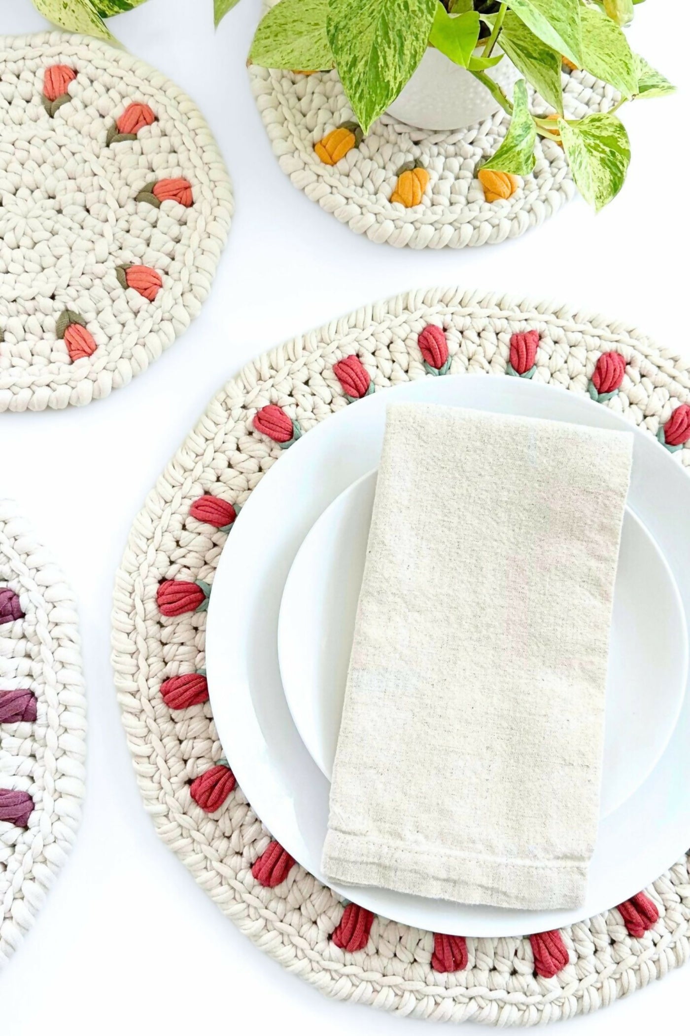 The Tulip Placemat & Doily Set (Crochet) – Lion Brand Yarn