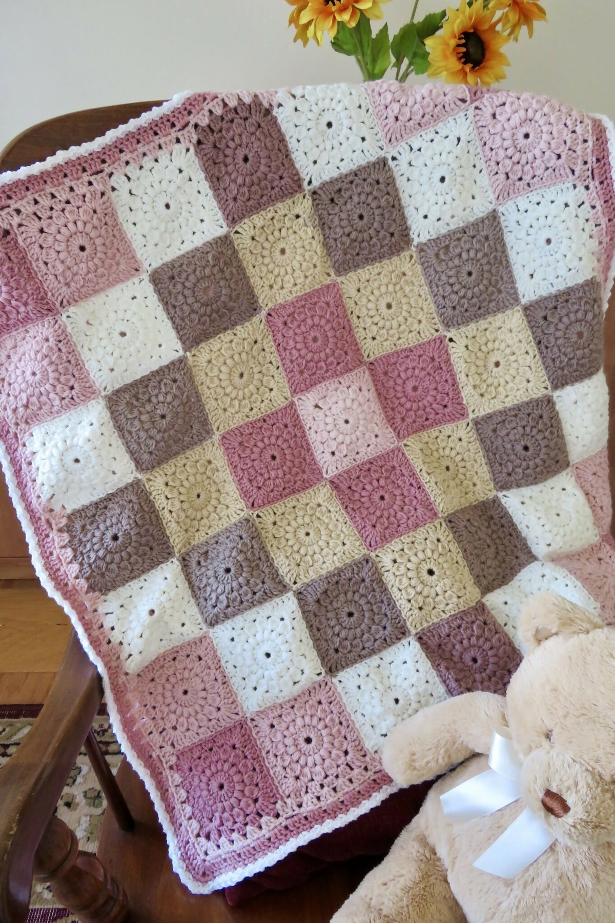 Wrapped in Sunbursts Mandala Baby Blanket (Crochet) – Lion Brand Yarn