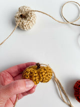Crochet Mini Pumpkin Garland (Crochet) thumbnail