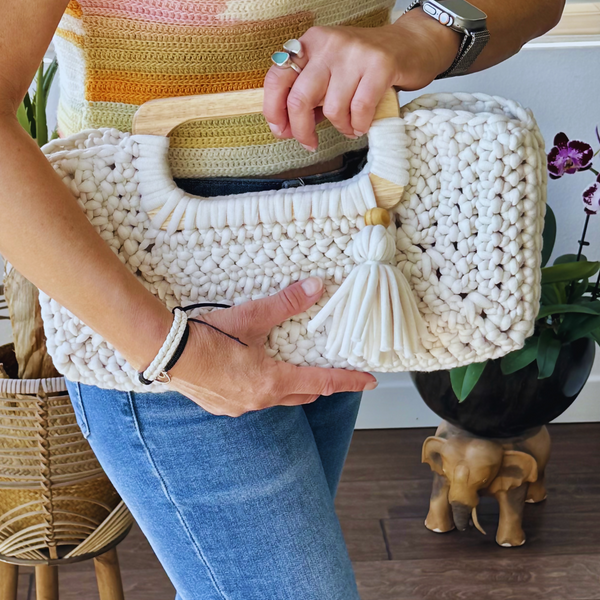 Chloe Clutch Bag (Crochet) – Lion Brand Yarn