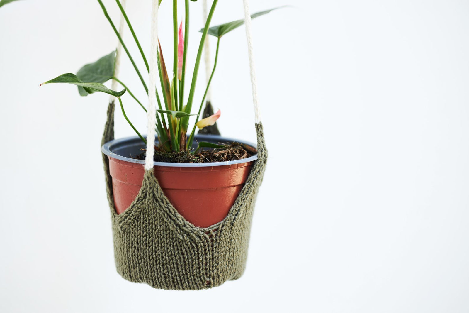 knitted hanging plant holder pattern Perennial Plant Hanger (Knit) – Lion Brand Yarn